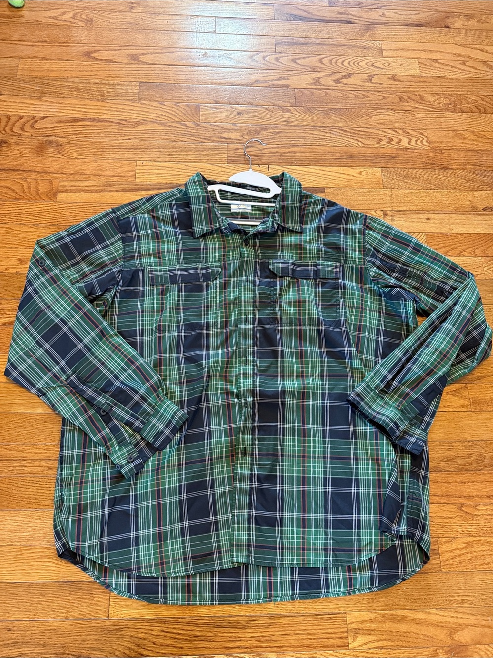 Columbia Green & Navy Plaid Omni- Shade Button-Up Shirt